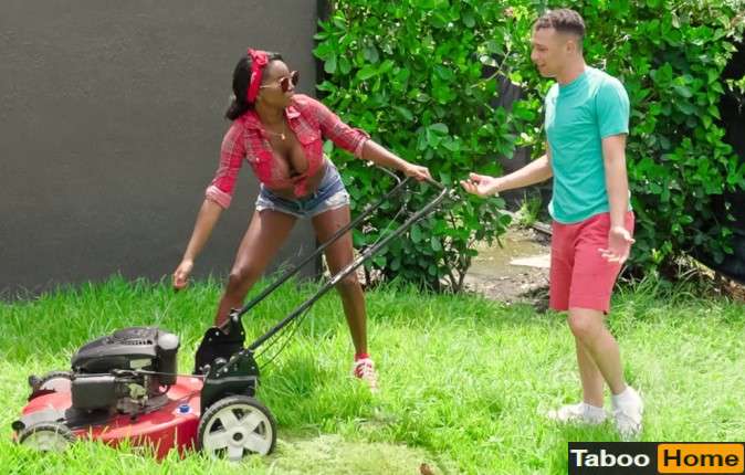 MilfHunter Naomi Foxxx Helping Out My MILF Neighbor Pornmz