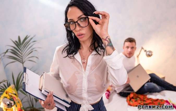 MomXXX Giulia Diamond Sexy Huge Tits MILF in Wet Shirt Pornmz