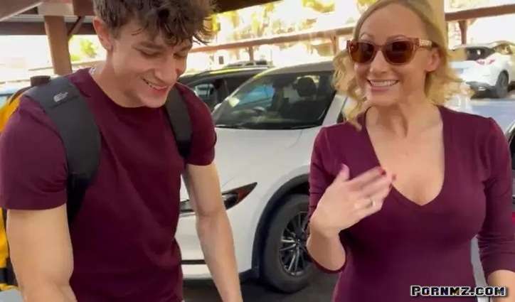 Crystal Clark Step Mom Gets DOUBLE STUFFED For Thanksgiving pornmz